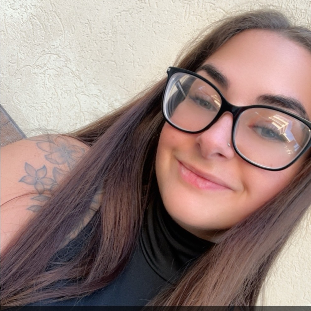 Meet your Posher, Leanna